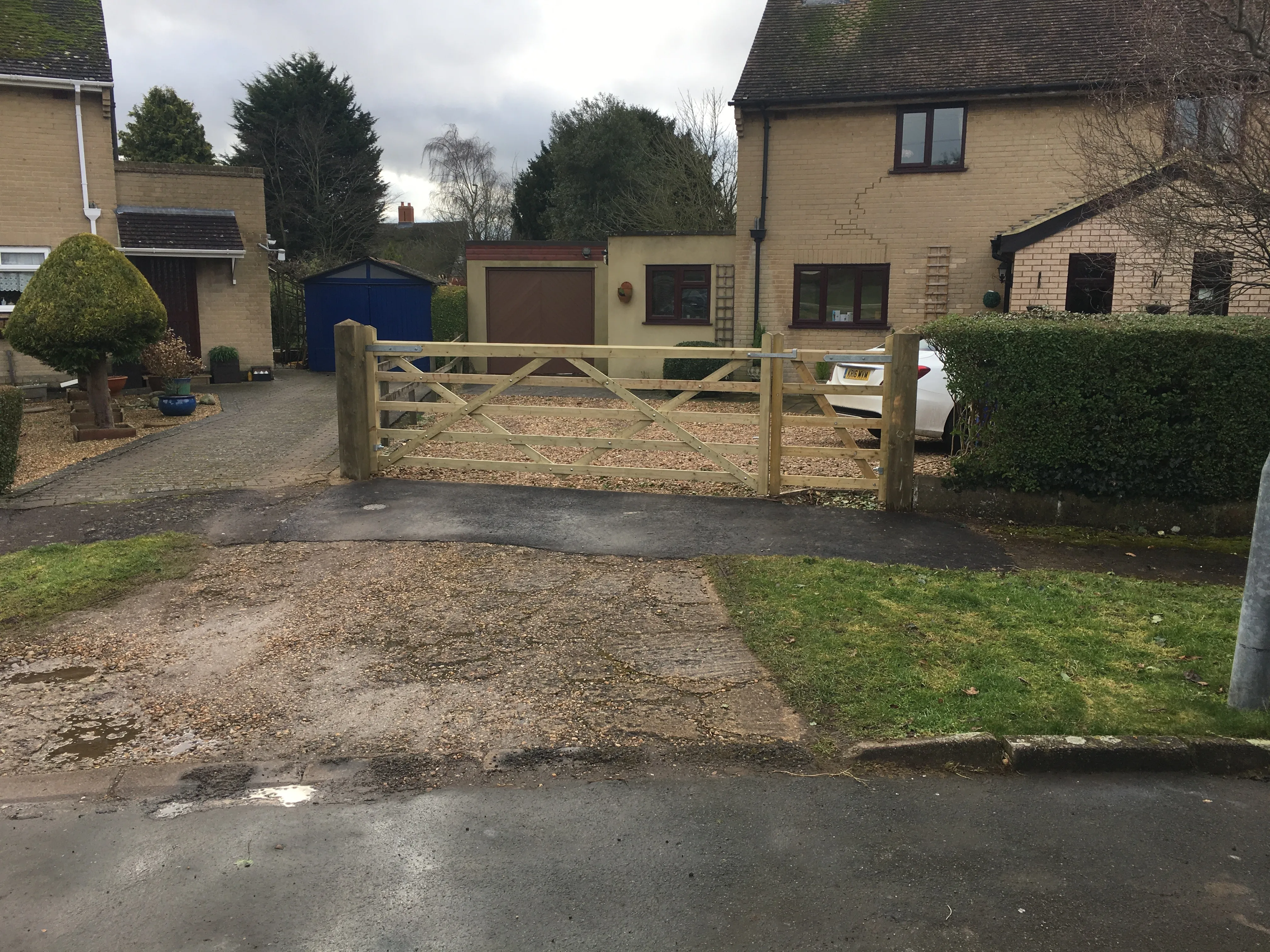 5 Bar Gate Wing Buckinghamshire