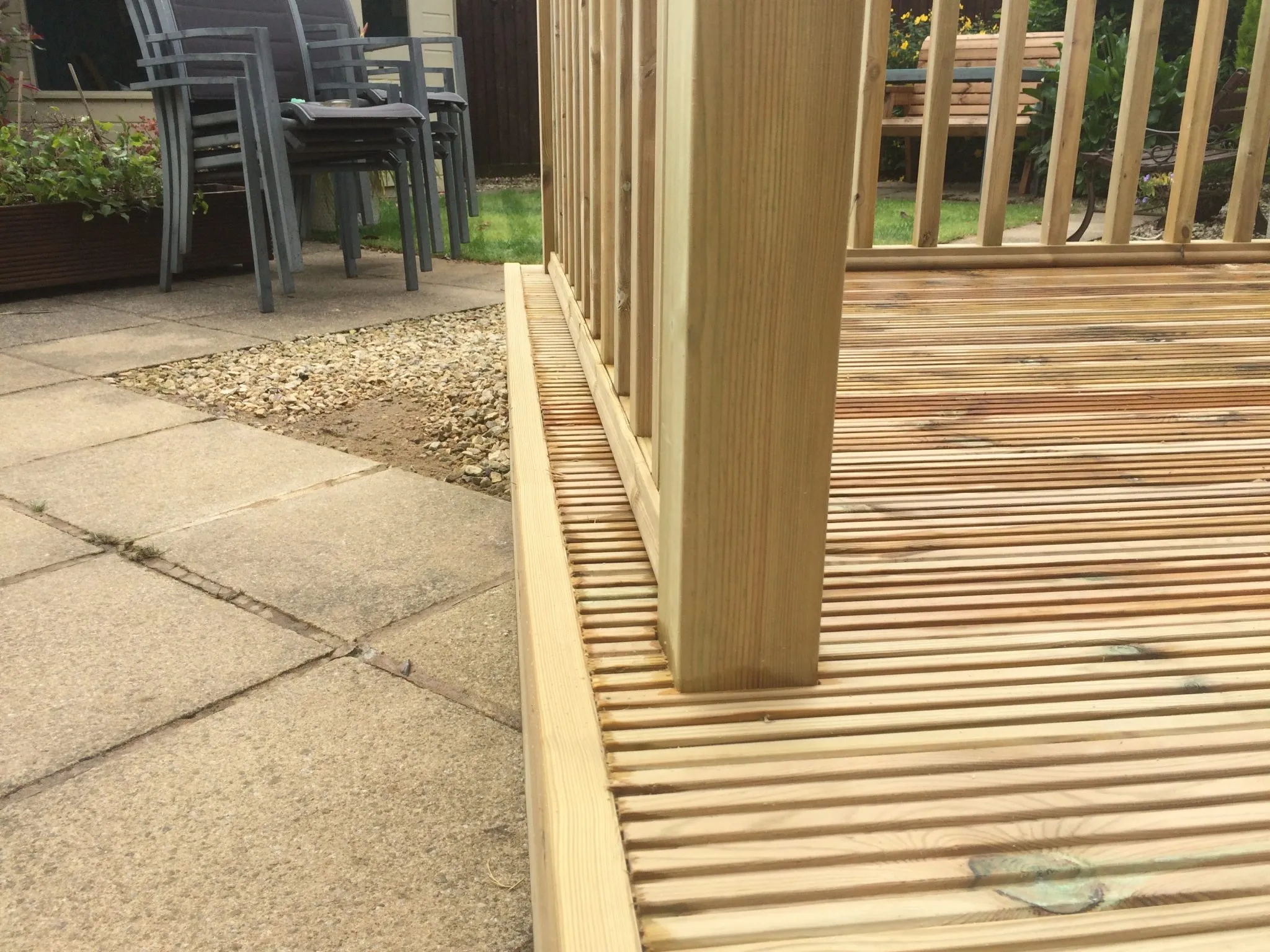 Decking with Balustrade – Bletchley