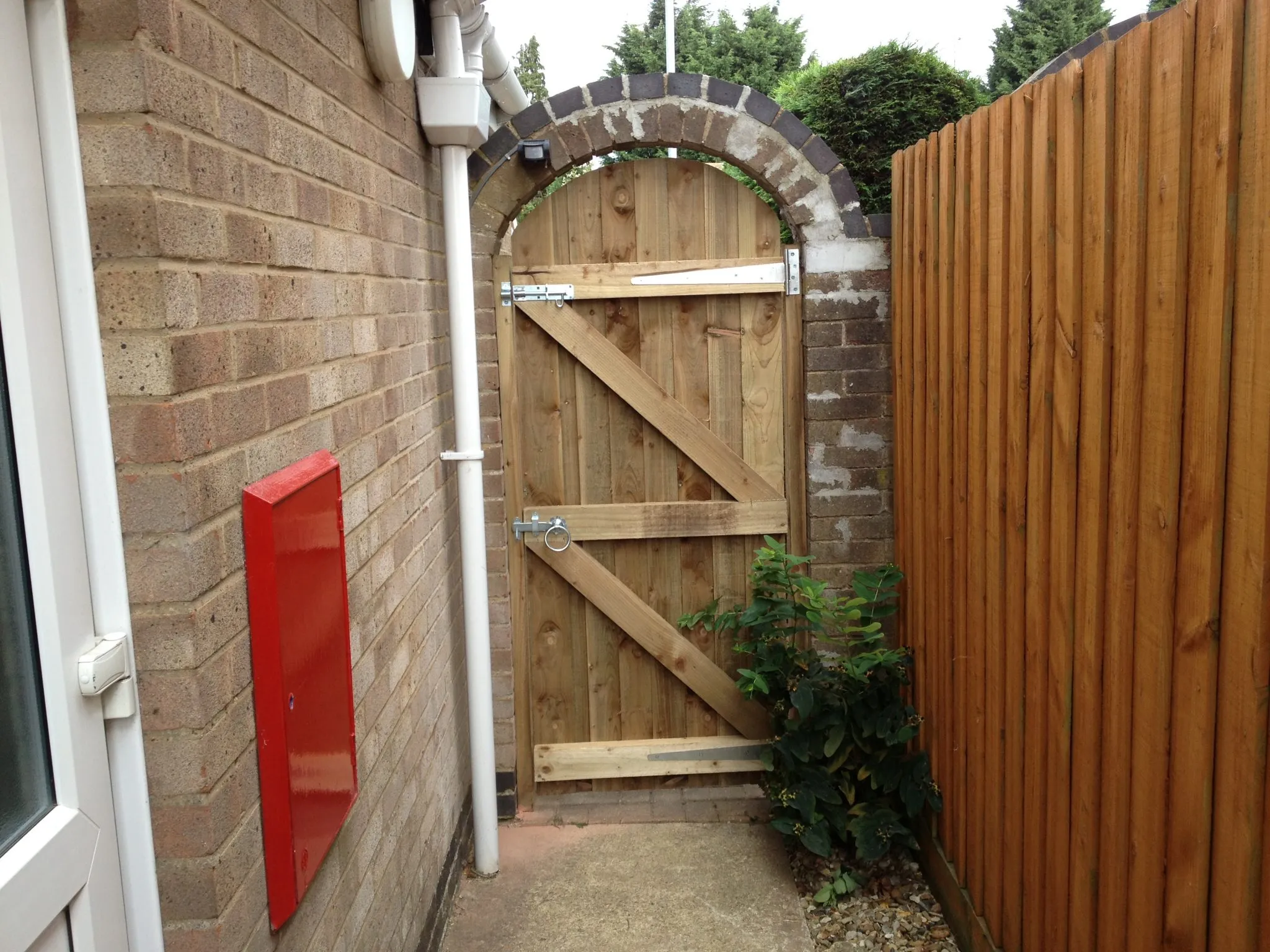 custom metal gate 
