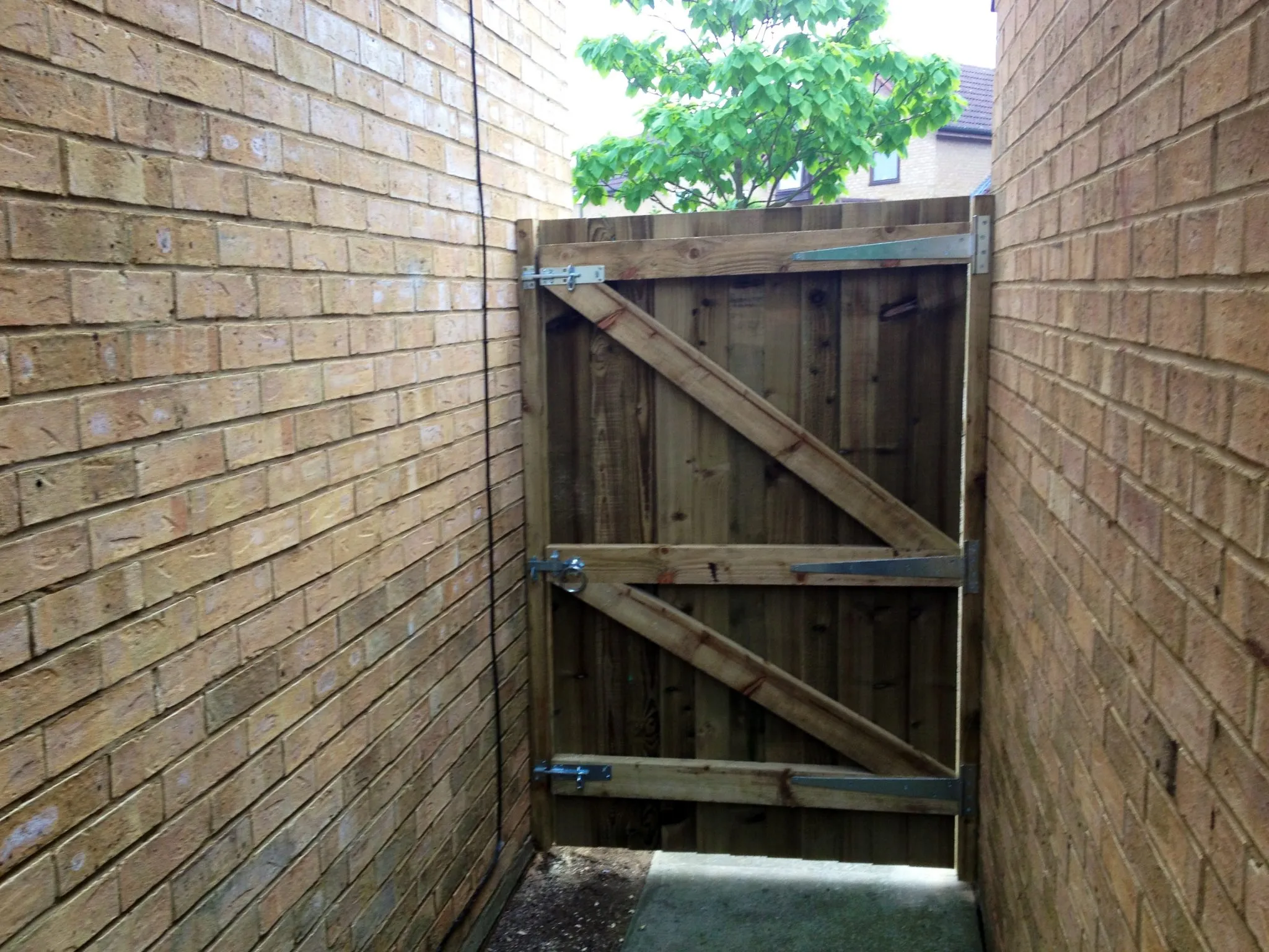 Wide Closeboard Gate – Crownhill Milton Keynes